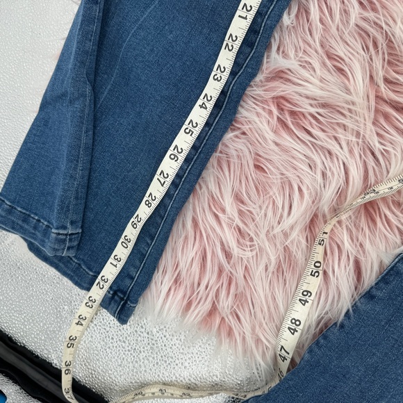 NEW DL1961 Rachel Flare Jeans in Elmhurst - Picture 12 of 13